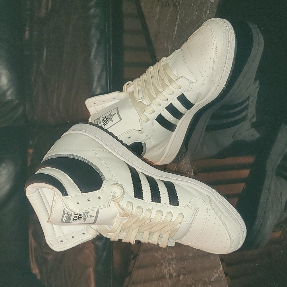 Adidas Top Tens Sz 11 White/Black trimmed in Gray
